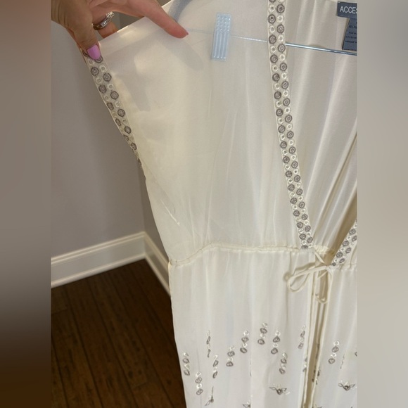 Elegant Cream Embellished Swim Cover Up - Picture 5 of 7